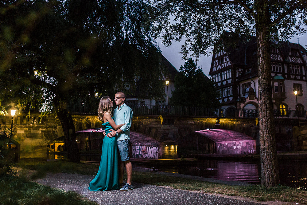 séance engagement nocturne avant mariage Strasbourg, photographe mariage